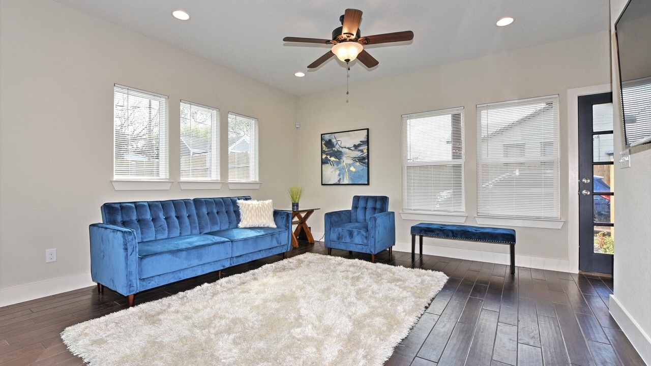 Photo of Livingroom in Near East Side
