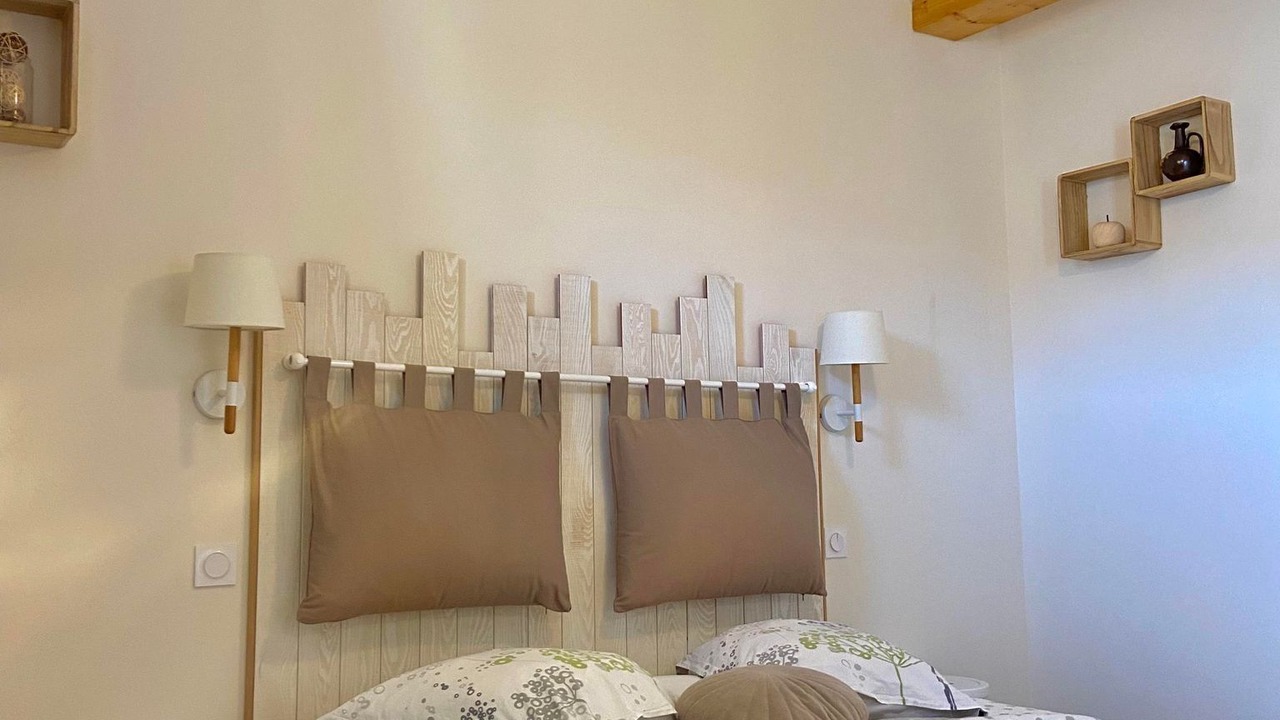 Photo of Bedroom in Coulombs