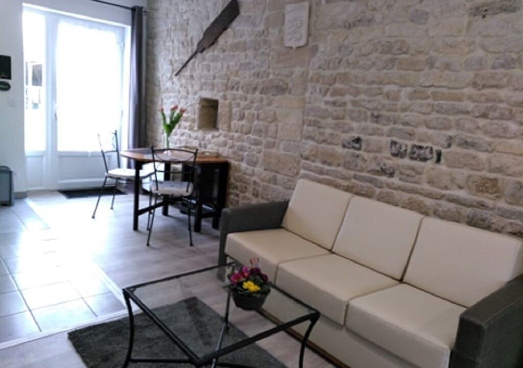 Photo of Livingroom in Coulombs