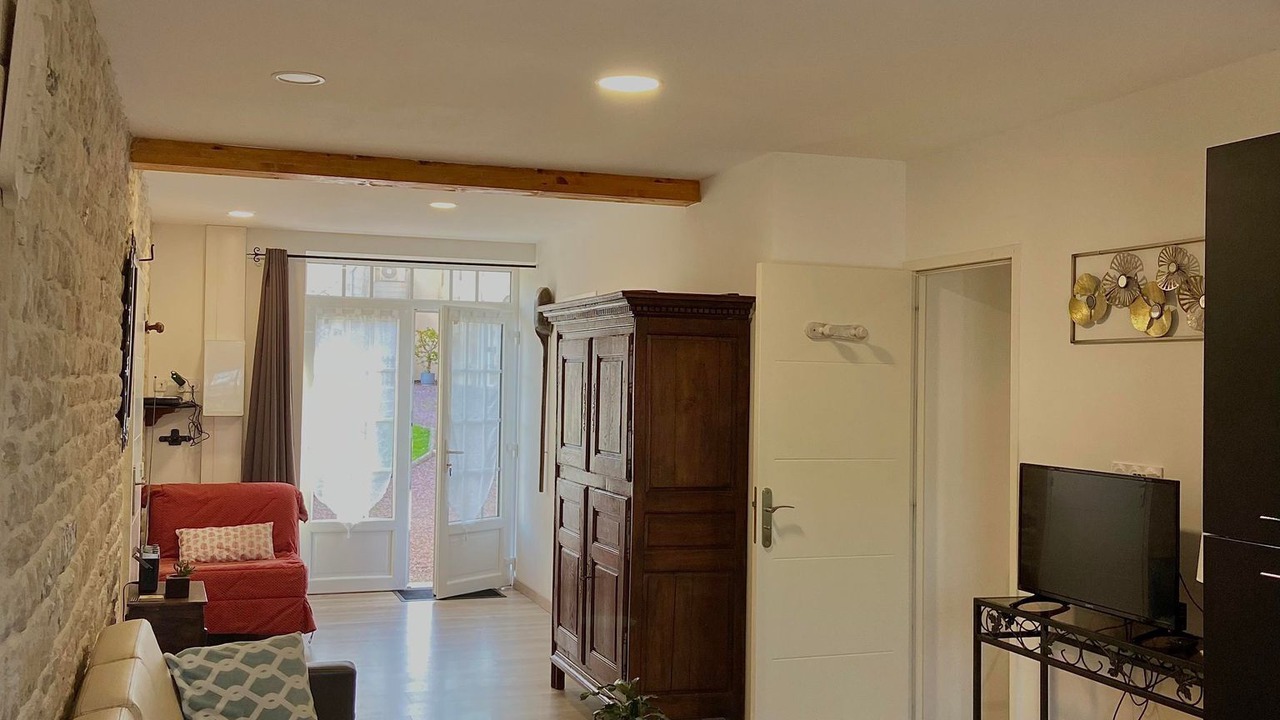 Photo of Livingroom in Coulombs