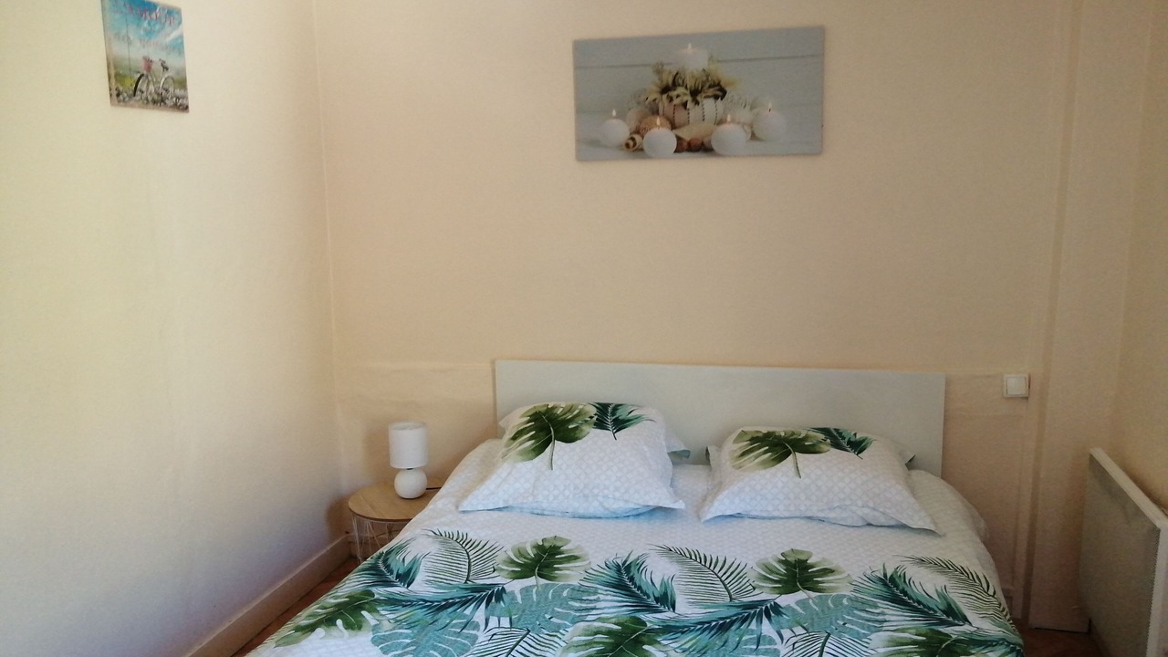 Photo of Bedroom in Cambremer
