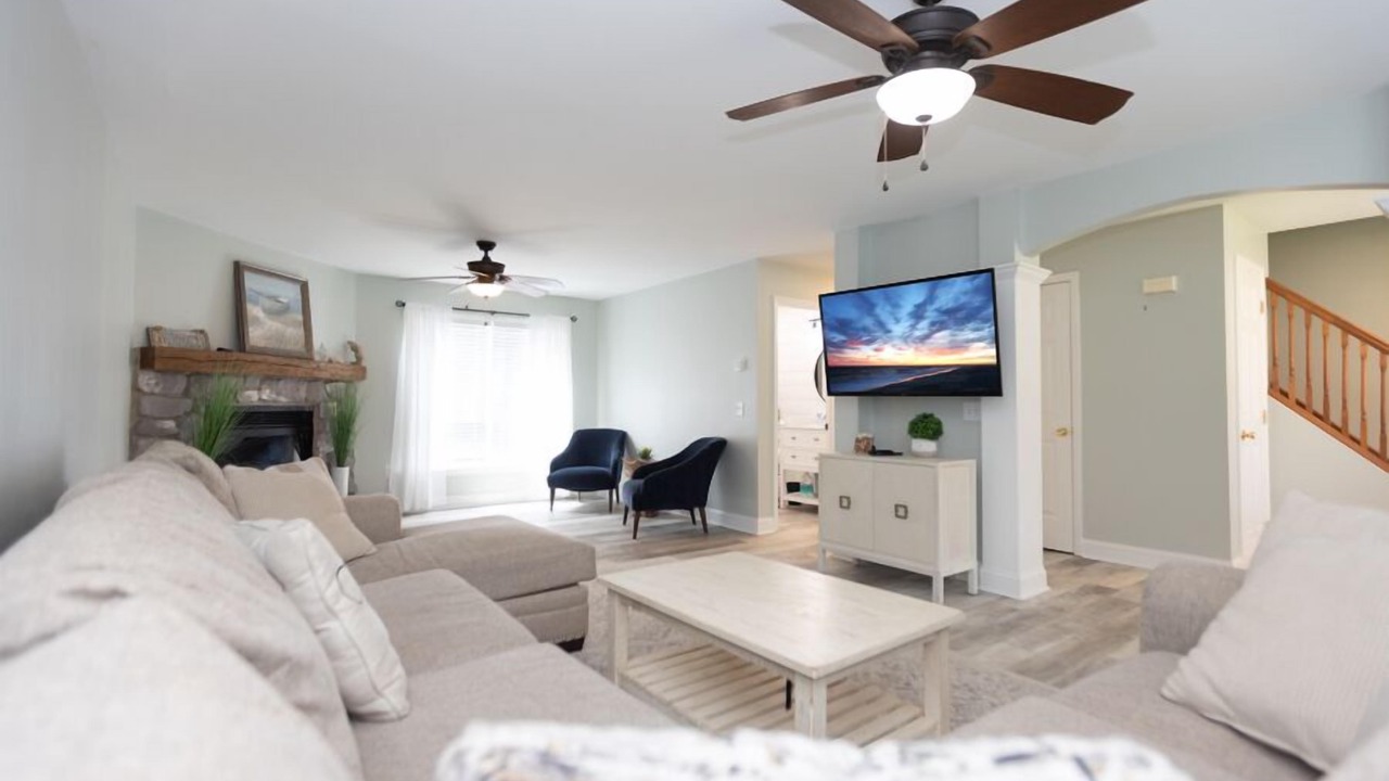 Photo of Livingroom in Town Bank