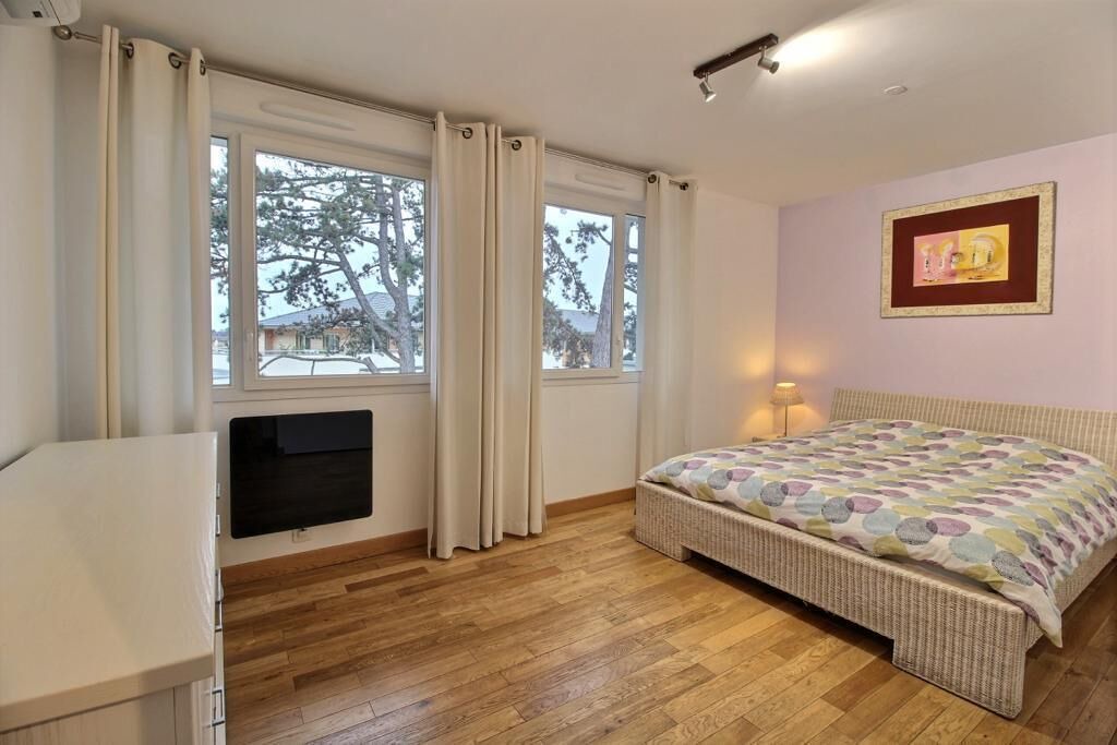 Photo of Bedroom in Etrembieres