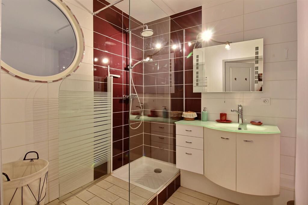 Photo of Bathroom in Etrembieres