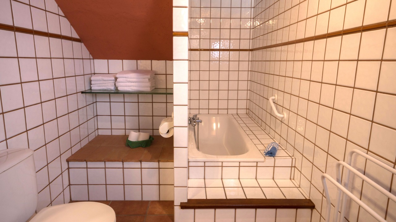 Photo of Bathroom in Llampaies