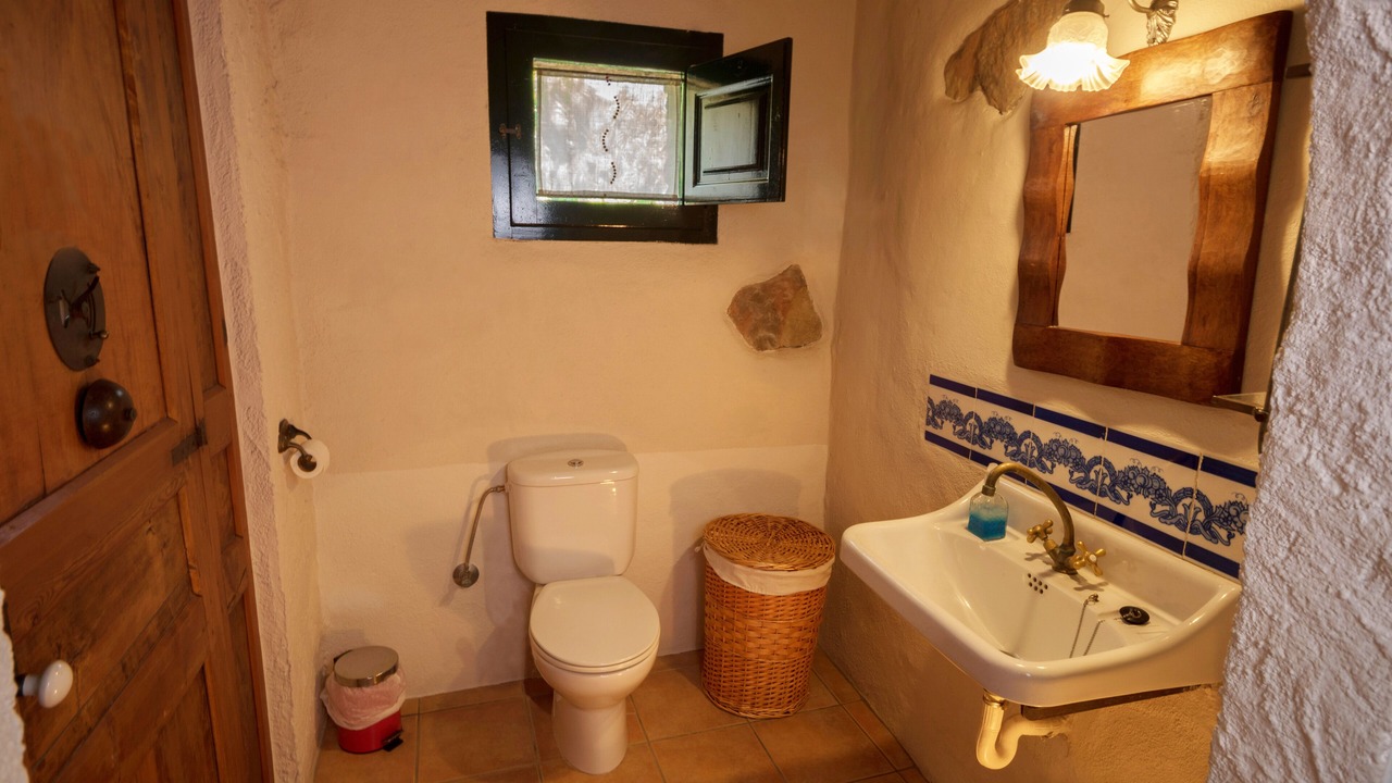 Photo of Bathroom in Llampaies
