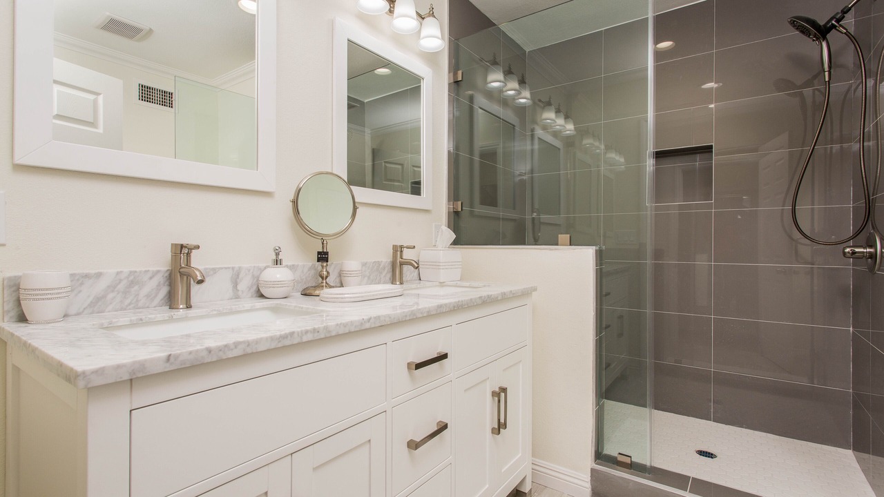 Photo of Bathroom in Warner Center