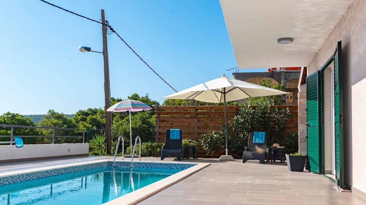 Photo of Outdoor in Potirna