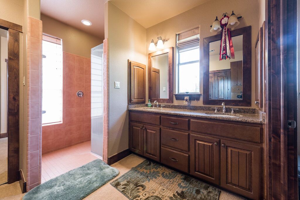 Photo of Bathroom in Briarcliff
