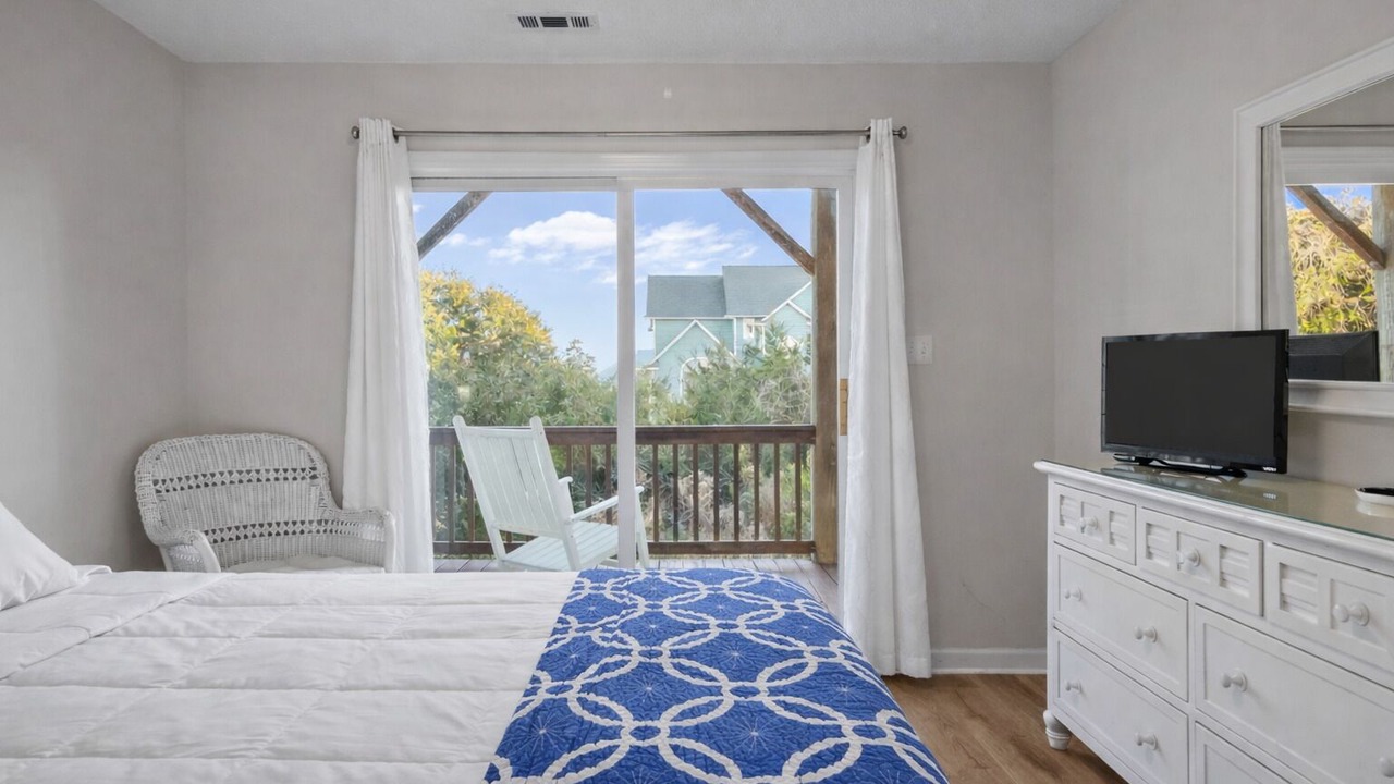 Photo of Patio Balcony in Emerald Isle