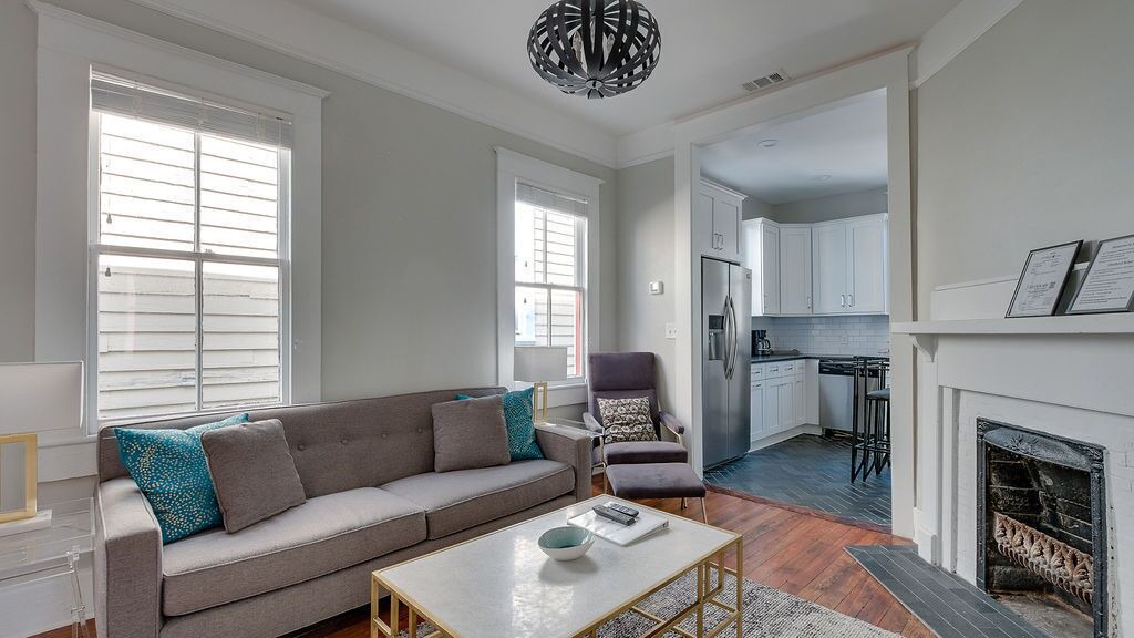 Photo of Livingroom in Thomas Square