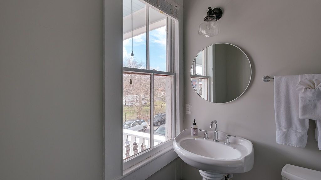 Photo of Bathroom in Thomas Square