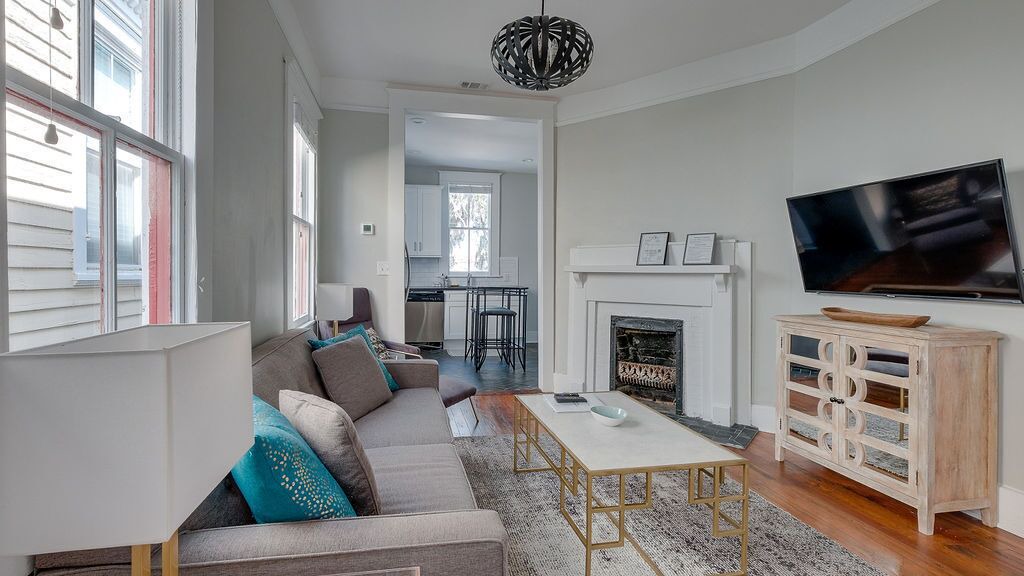 Photo of Livingroom in Thomas Square