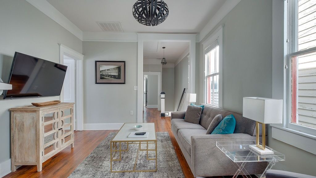 Photo of Livingroom in Thomas Square