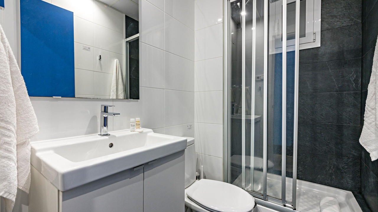 Photo of Bathroom in El Camp de l'Arpa del Clot