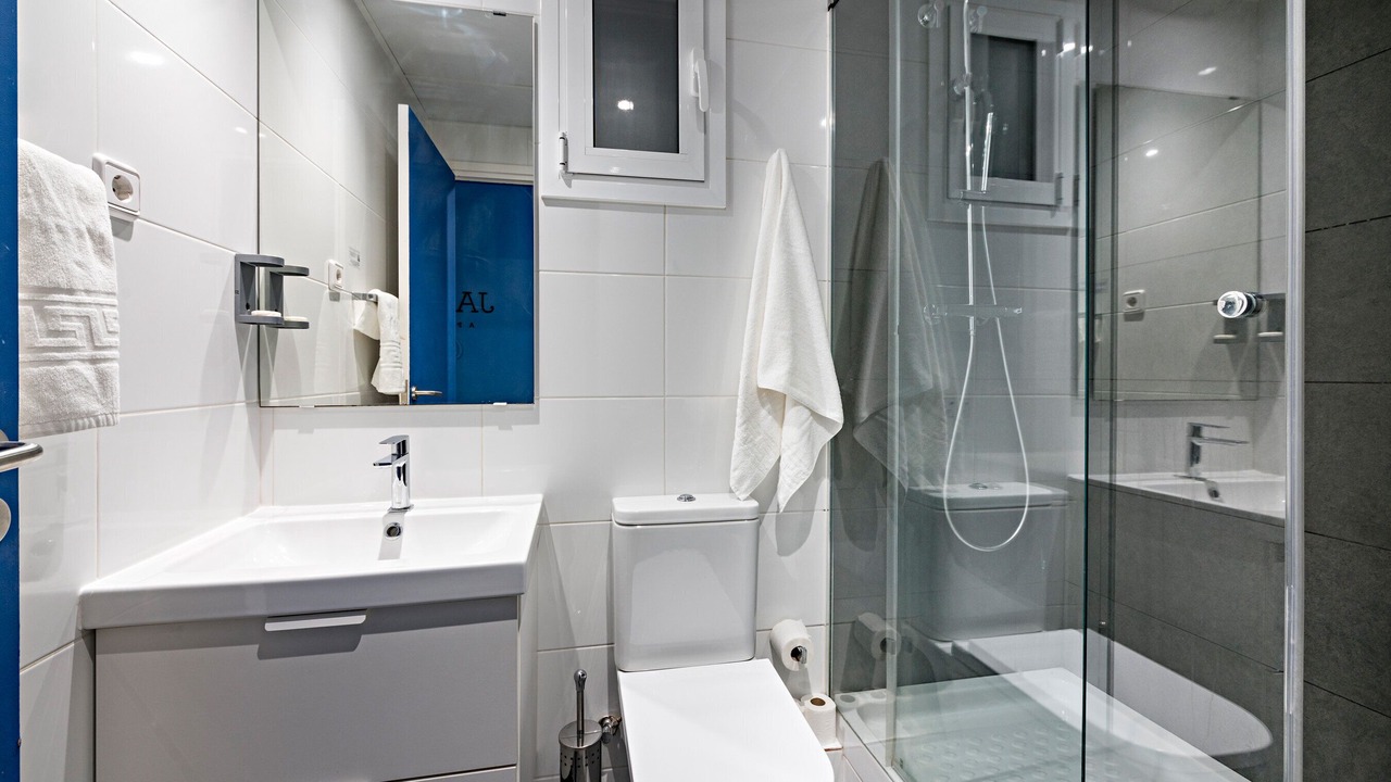 Photo of Bathroom in El Camp de l'Arpa del Clot