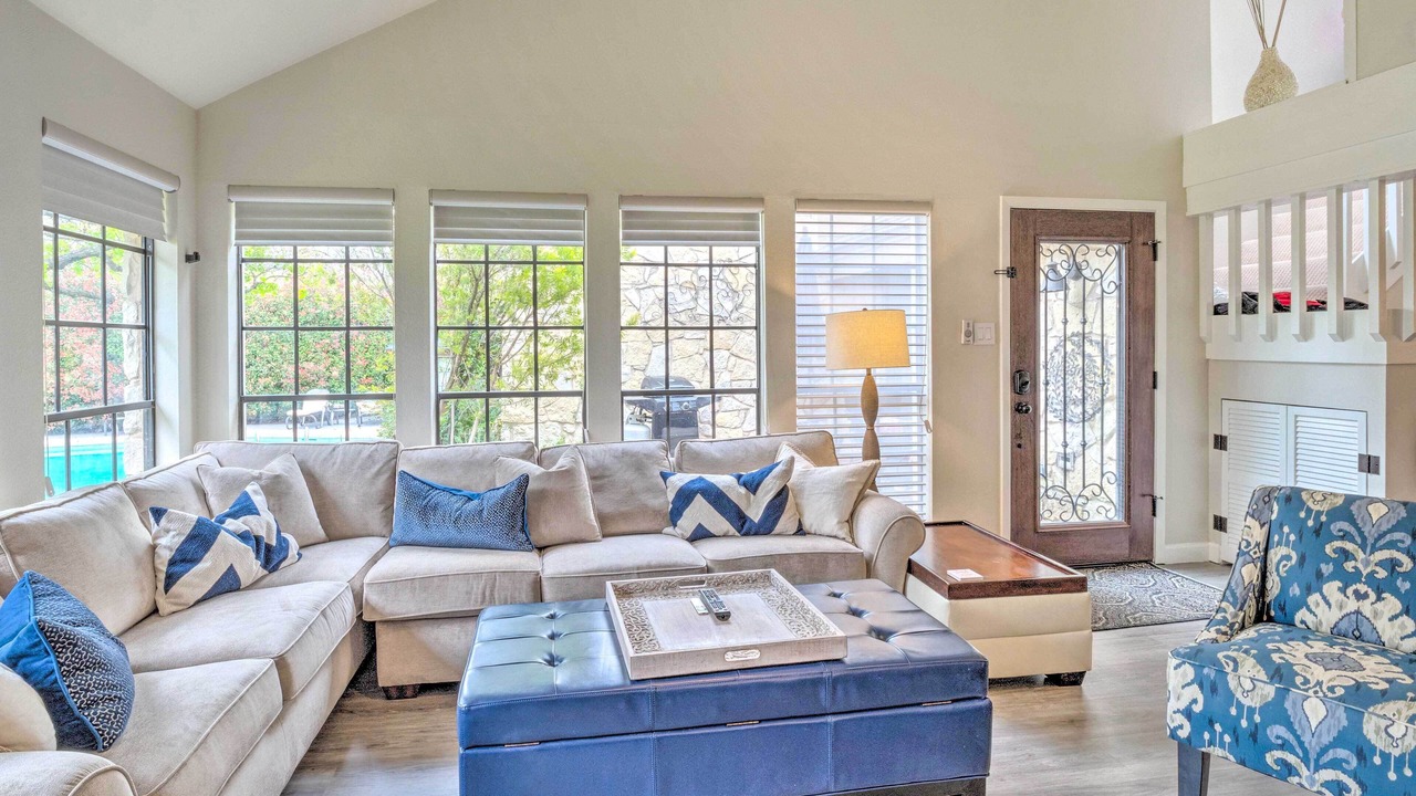 Photo of Livingroom in Horseshoe Bay