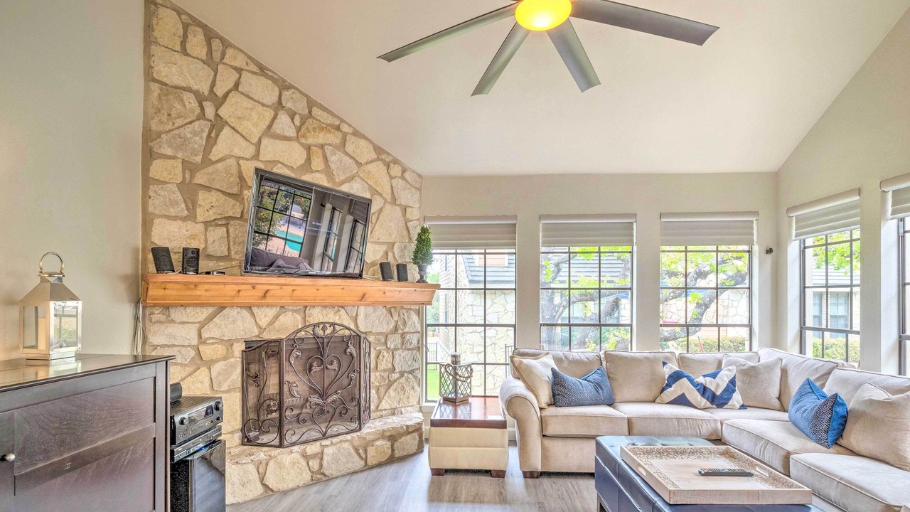 Photo of Livingroom in Horseshoe Bay