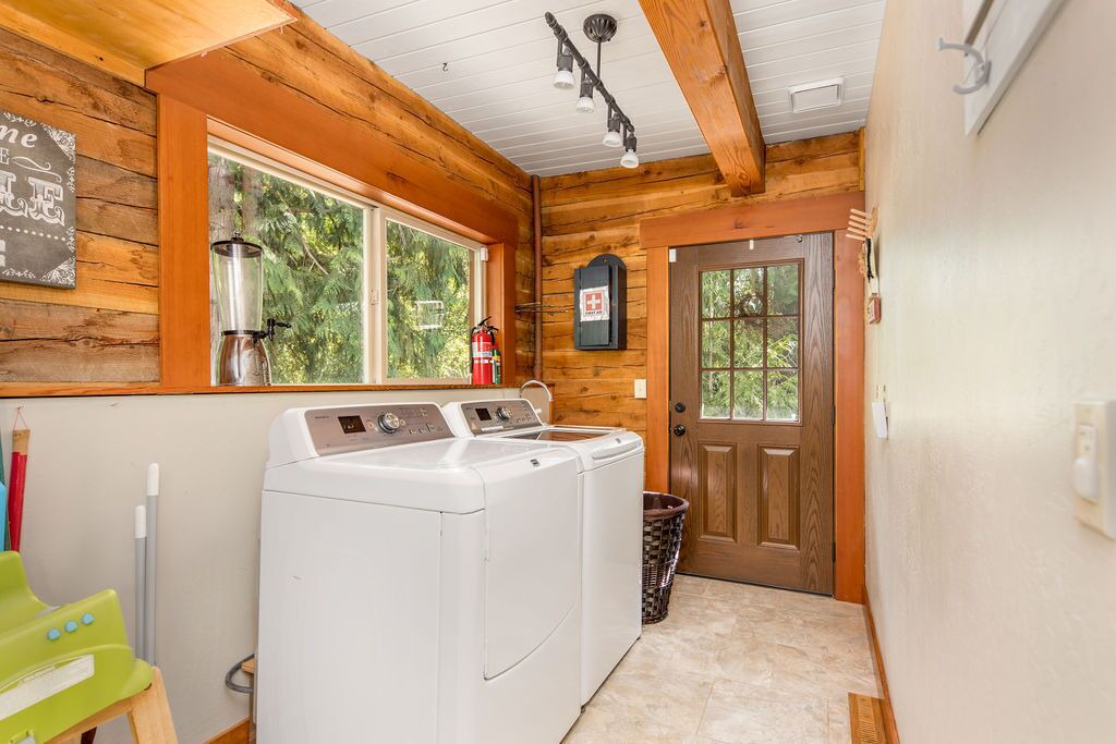 Photo of Bedroom in Grapeview