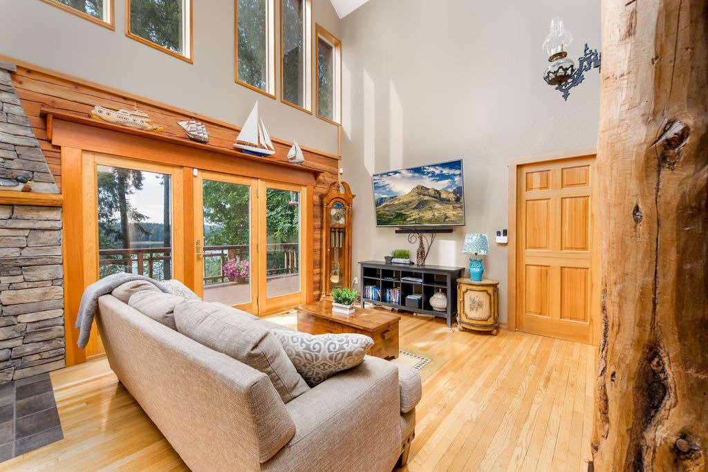 Photo of Bedroom in Grapeview