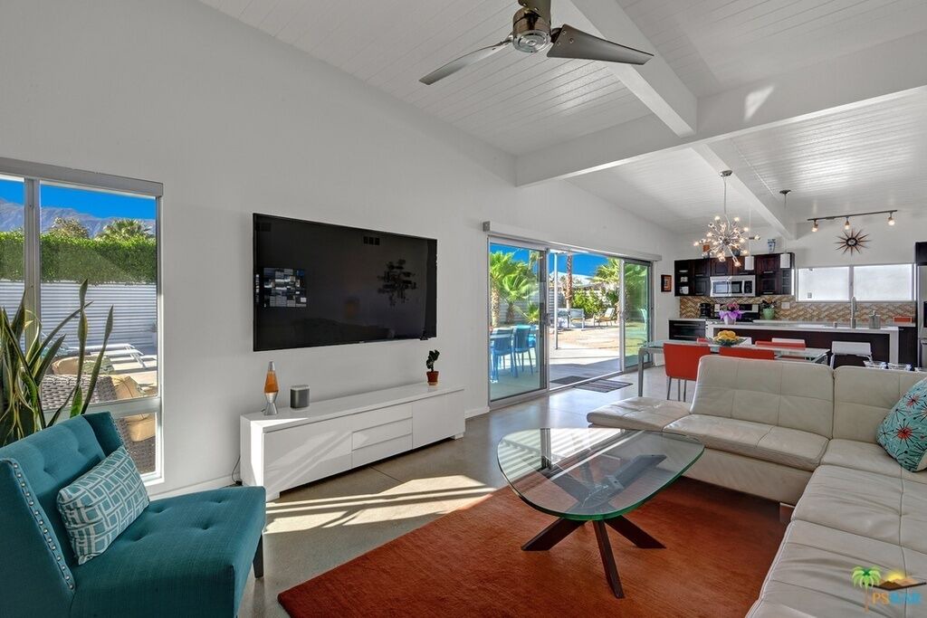 Photo of Livingroom in Racquet Club Estates