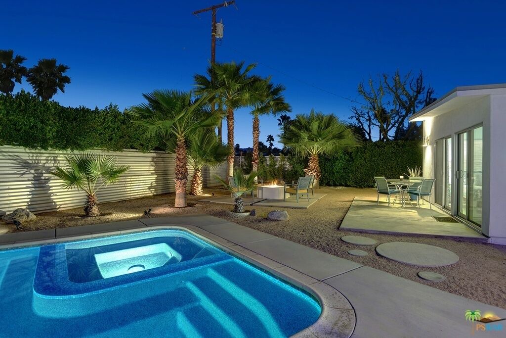 Photo of Outdoor in Racquet Club Estates
