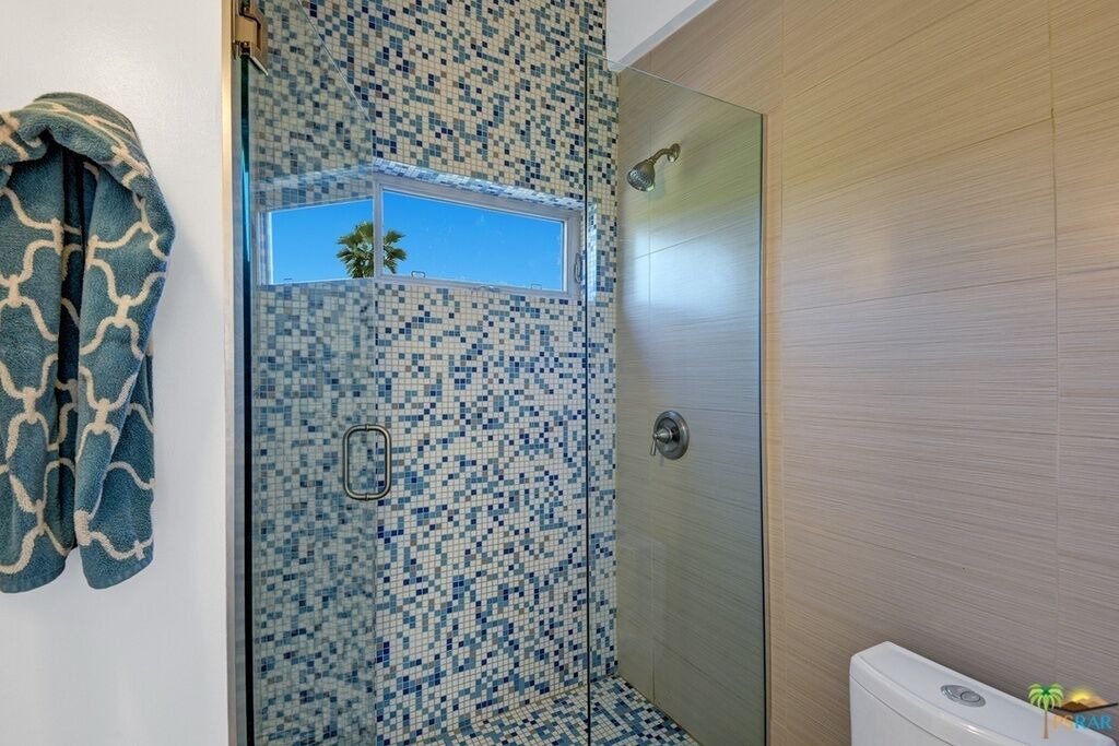 Photo of Bathroom in Racquet Club Estates