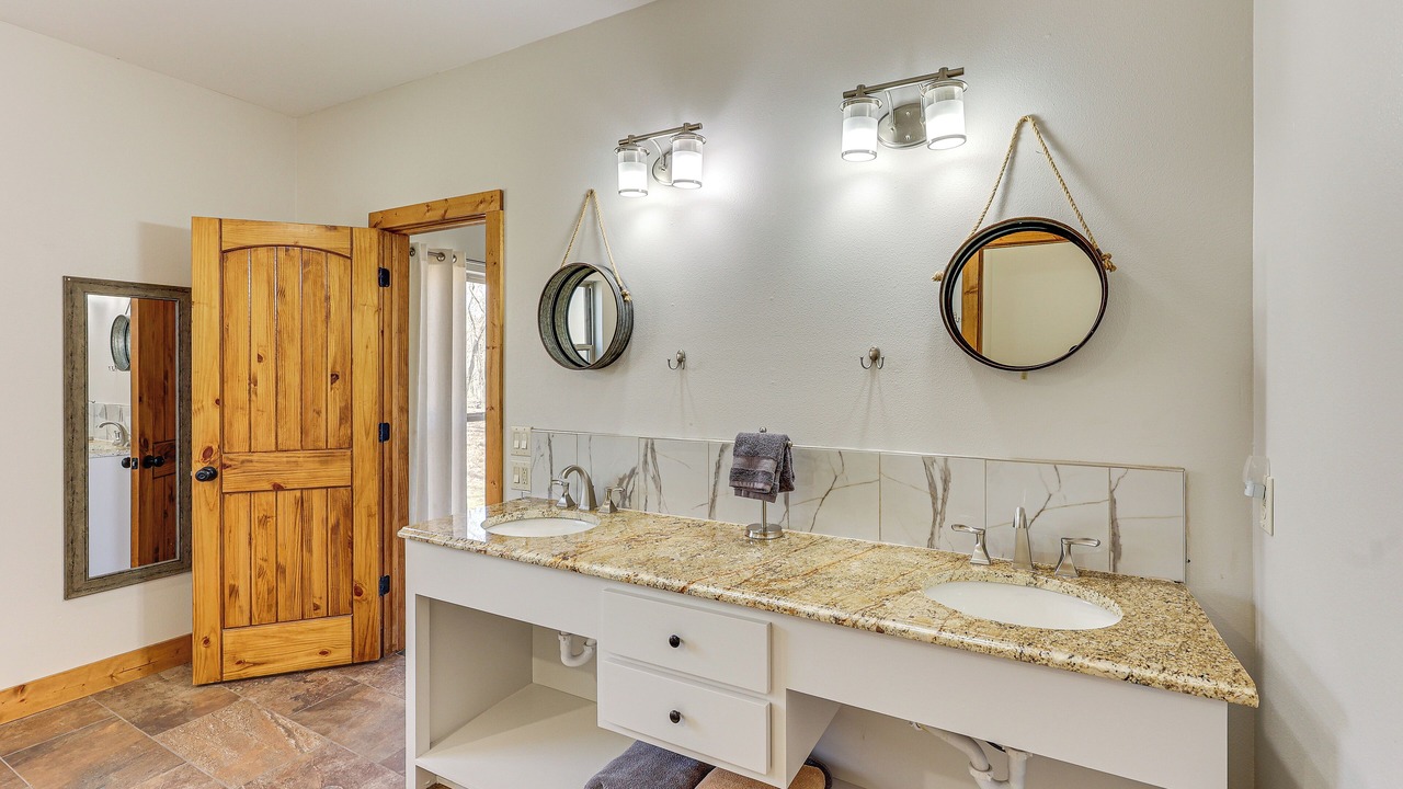 Photo of Bathroom in Golden