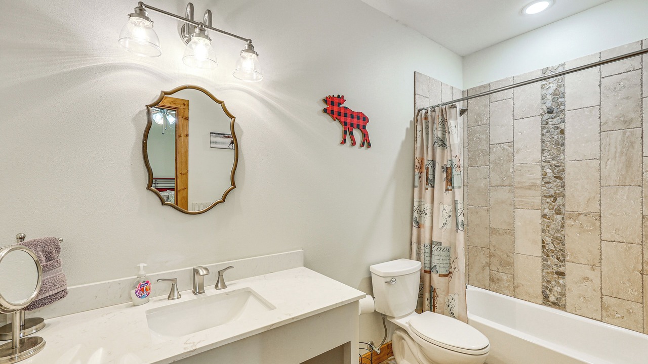 Photo of Bathroom in Golden