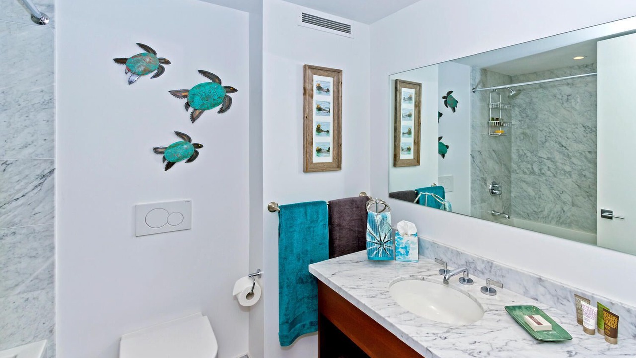 Photo of Bathroom in Diamond Head - Kapahulu - St. Louis