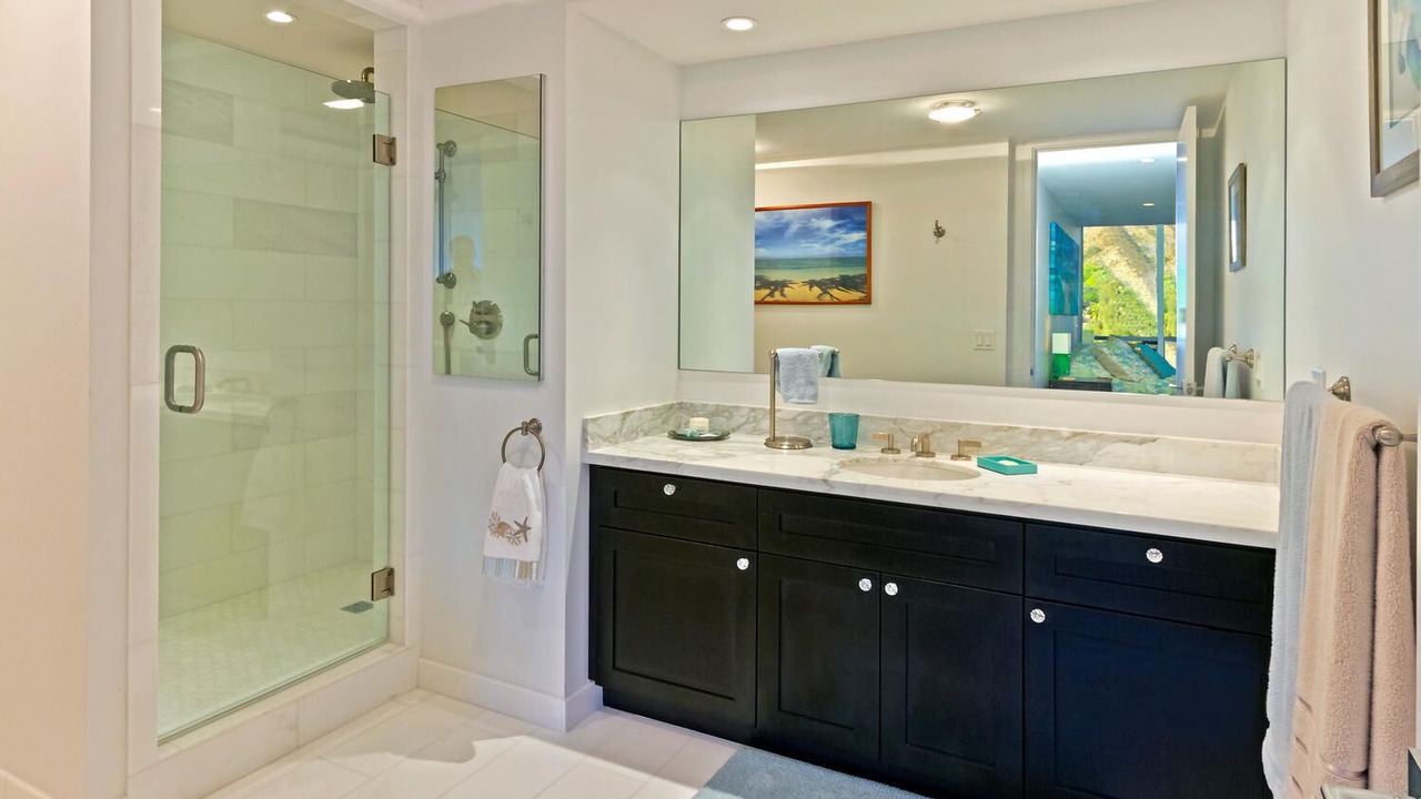 Photo of Bathroom in Diamond Head - Kapahulu - St. Louis