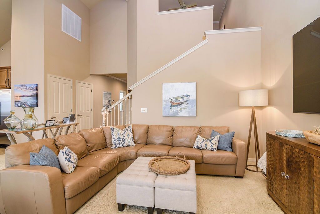 Photo of Livingroom in Hollister