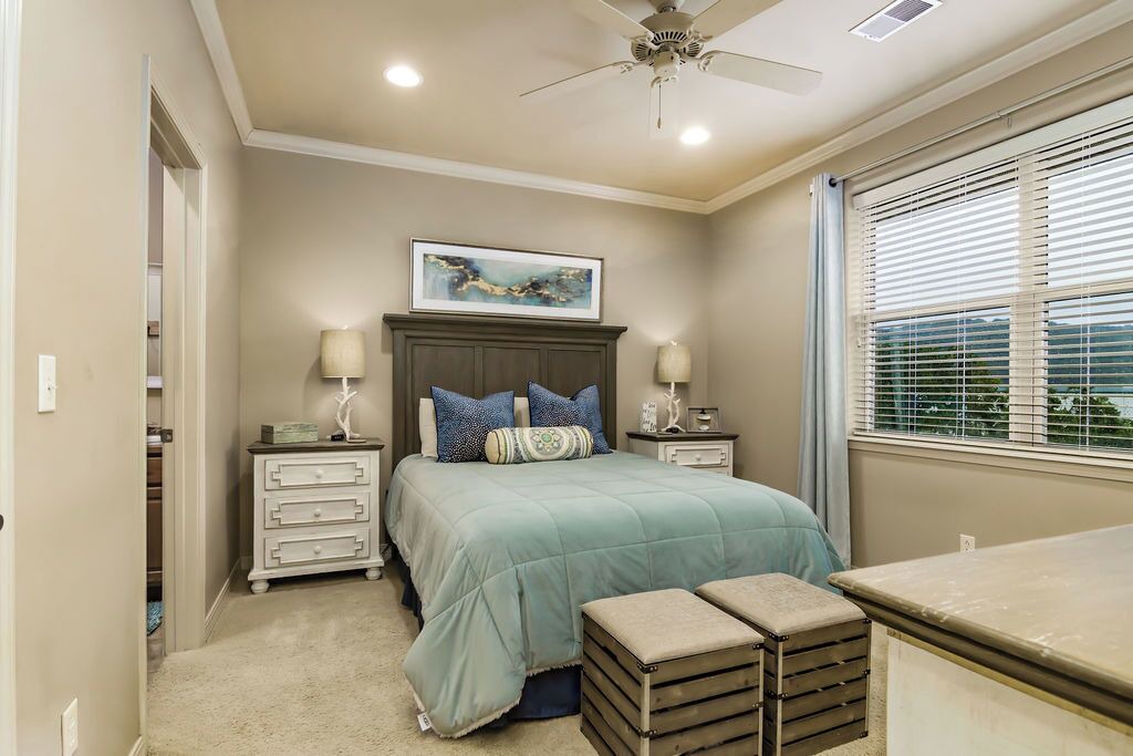 Photo of Others in Hollister