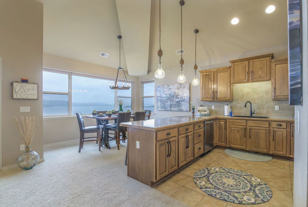 Photo of Others in Hollister