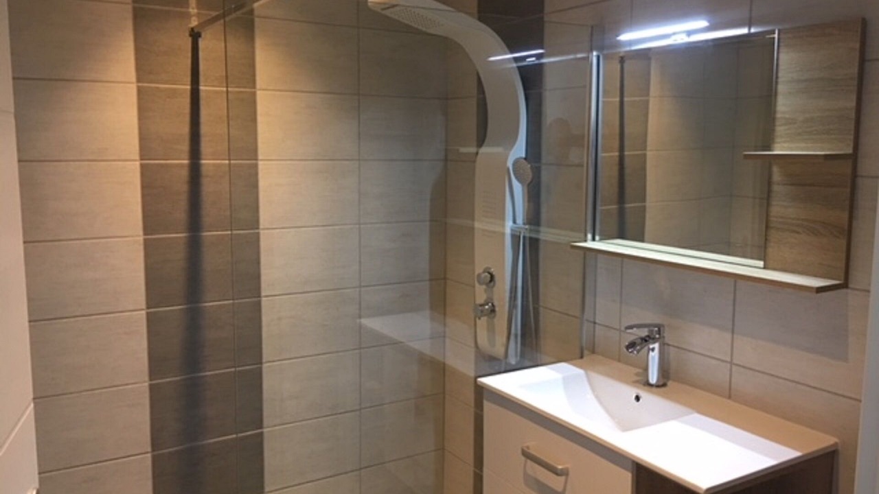 Photo of Bathroom in Roisey