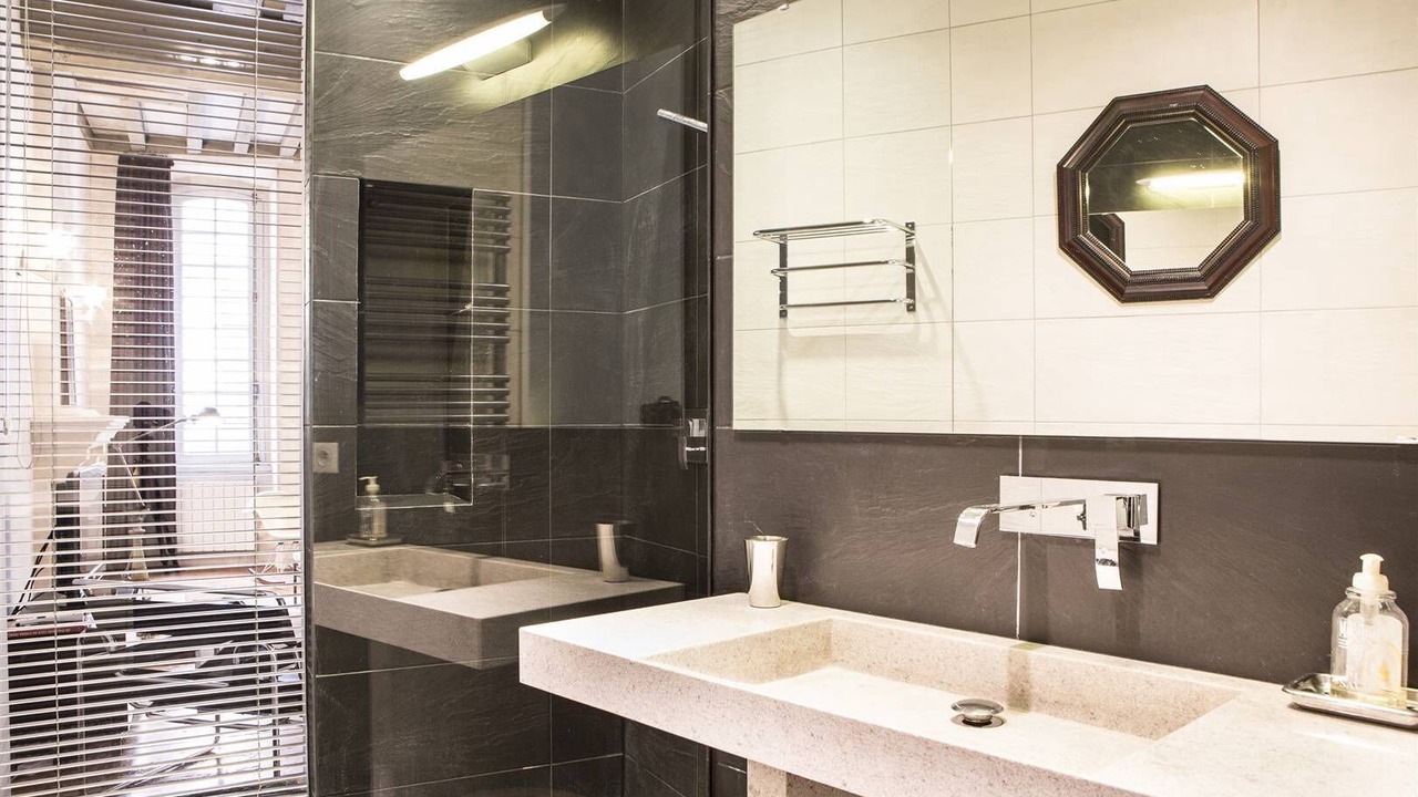 Photo of Bathroom in Hotel de Ville - Quinconces