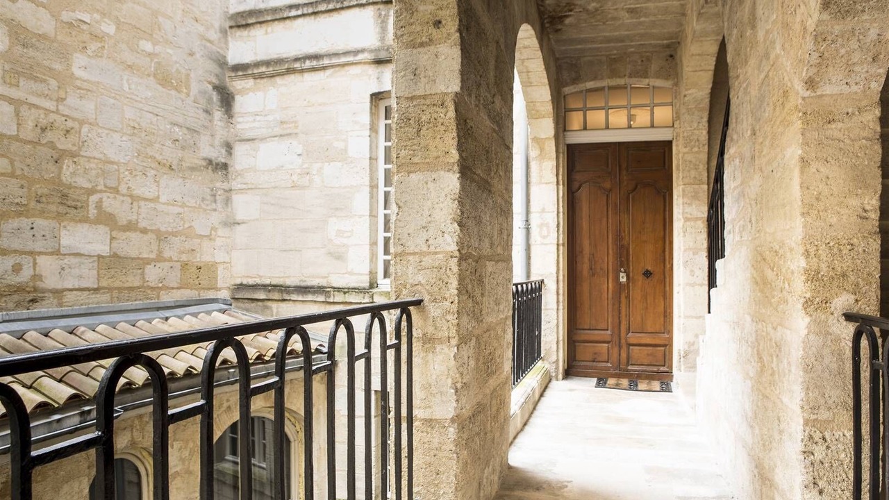 Photo of Outdoor in Hotel de Ville - Quinconces