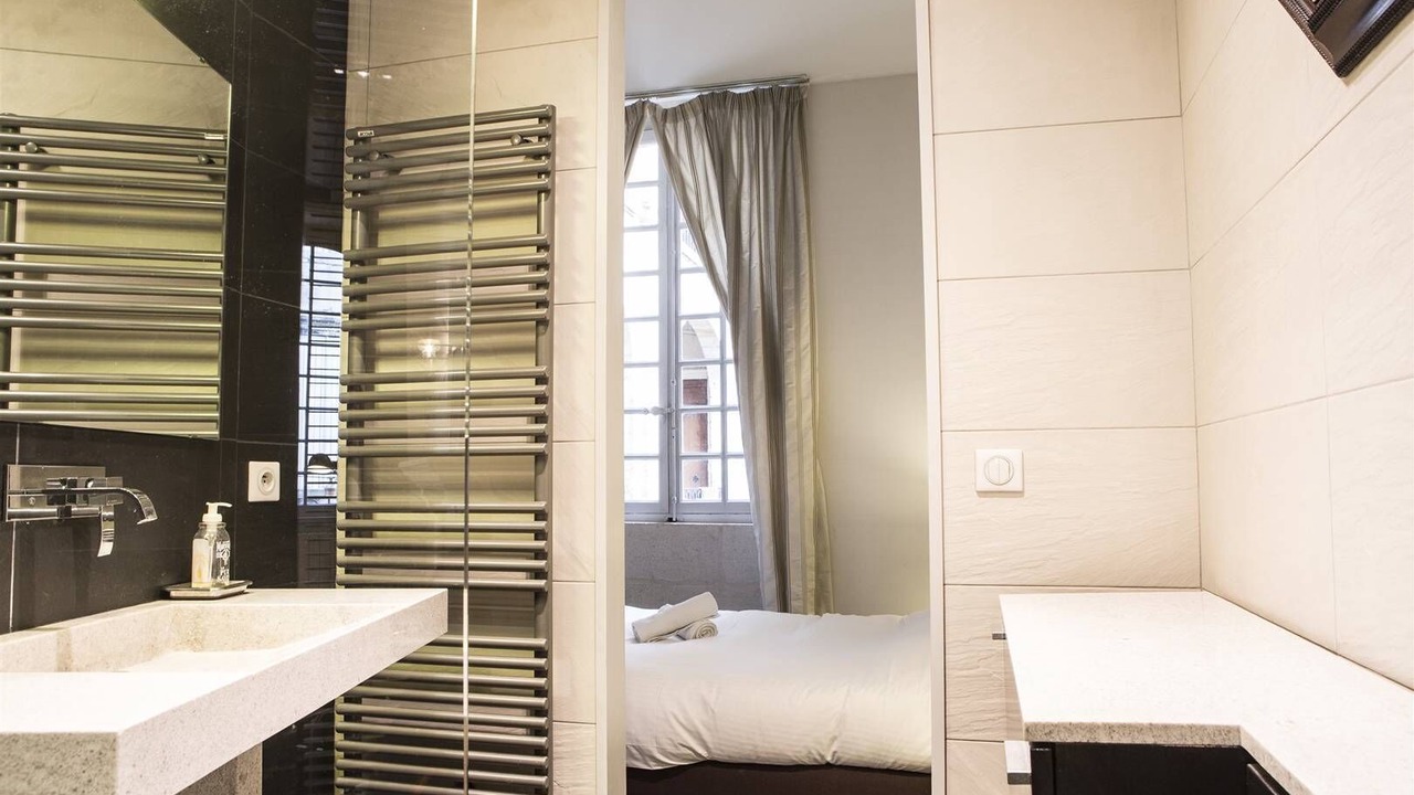 Photo of Bathroom in Hotel de Ville - Quinconces