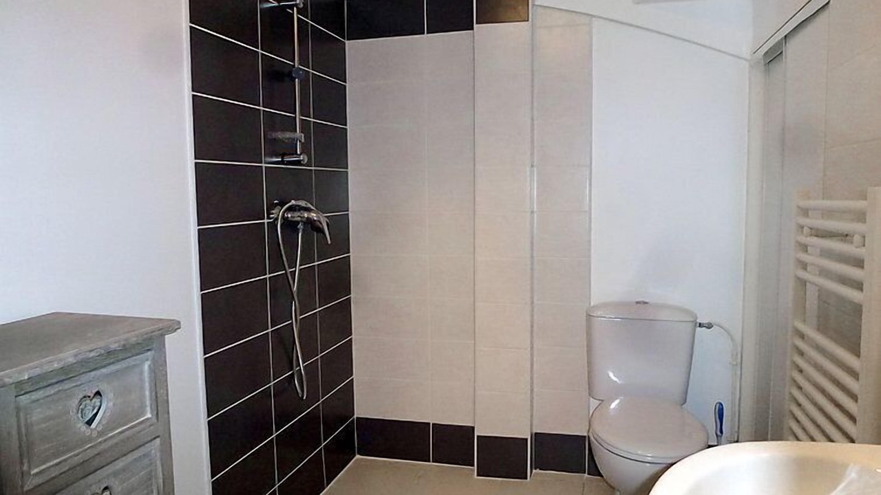 Photo of Bathroom in Deauville City Centre