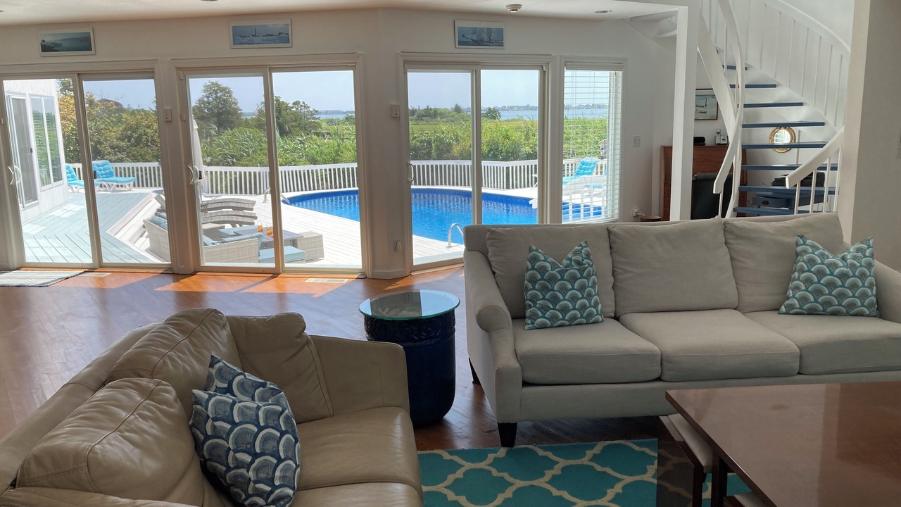 Photo of Livingroom in Westhampton