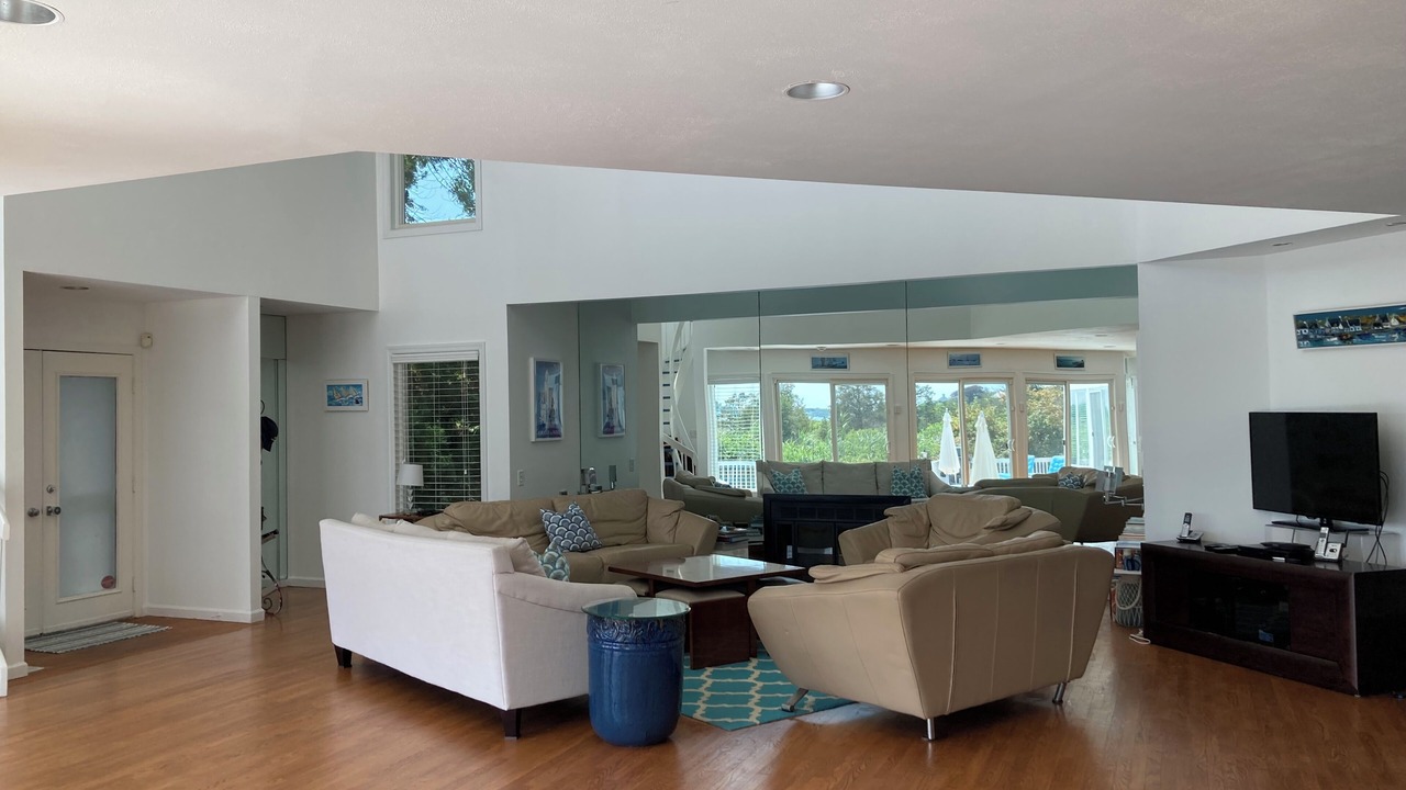 Photo of Livingroom in Westhampton