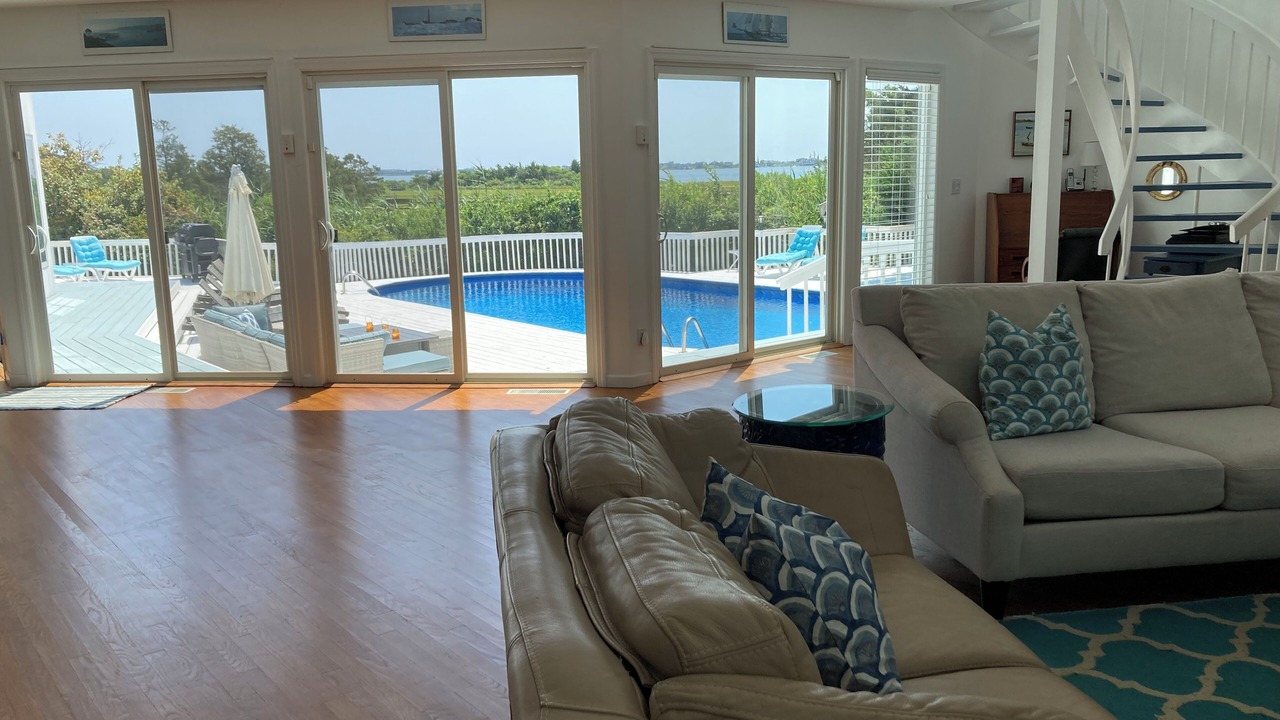 Photo of Livingroom in Westhampton