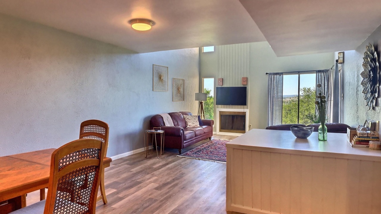 Photo of Livingroom in Horseshoe Bay