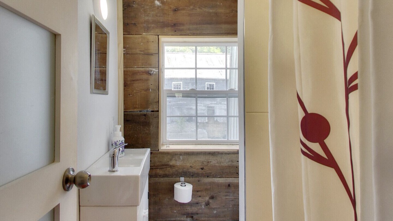Photo of Bathroom in Batawa