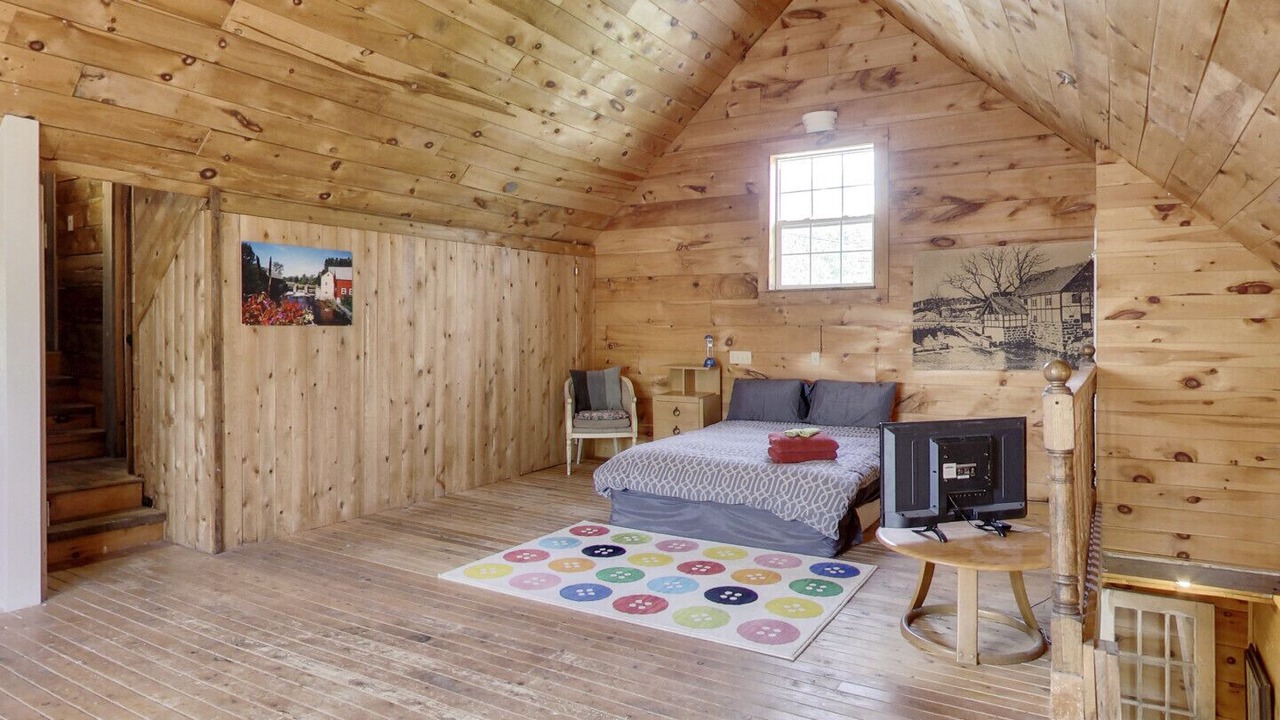 Photo of Bedroom in Batawa