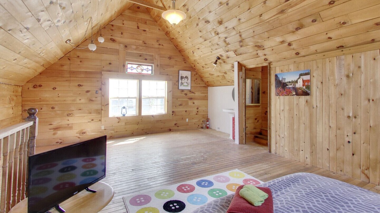 Photo of Bedroom in Batawa