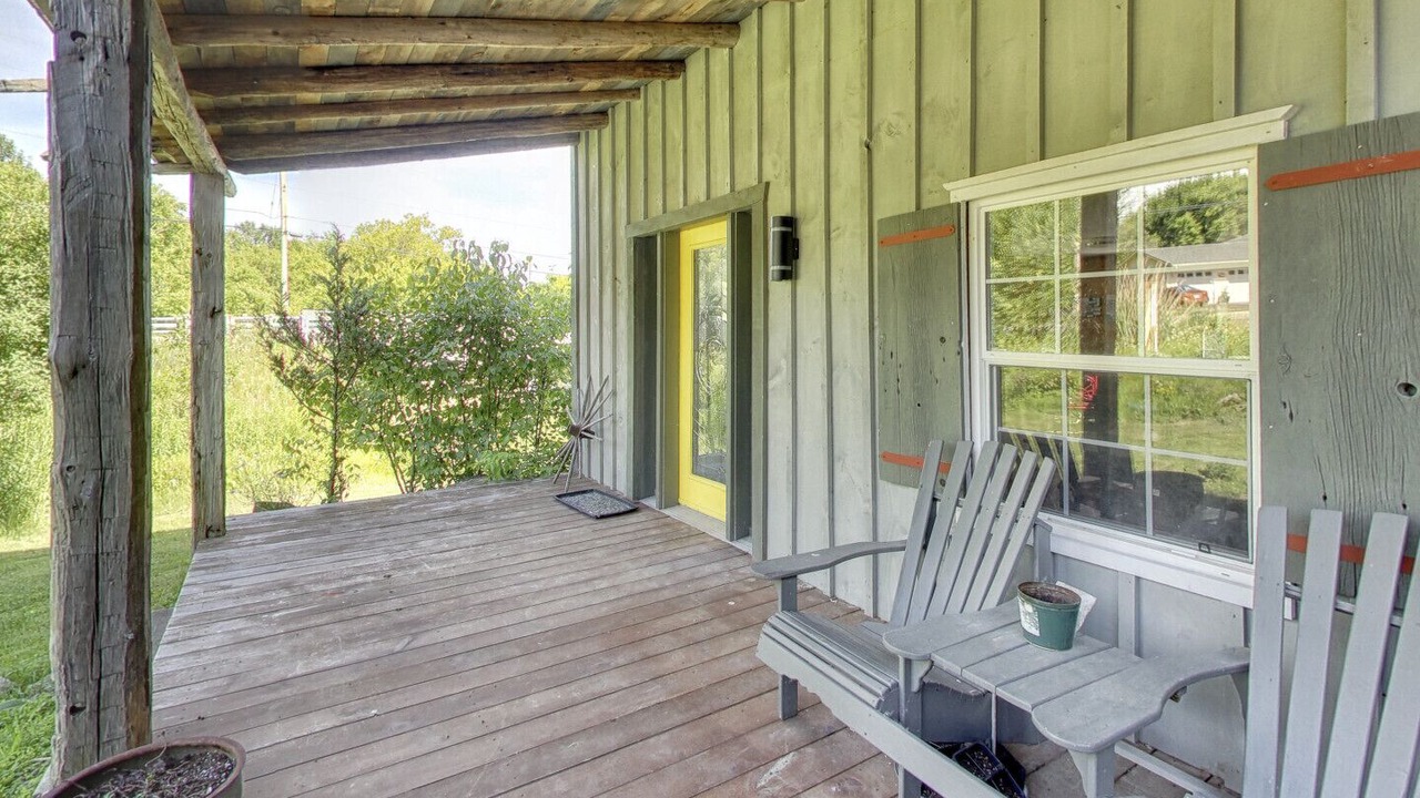 Photo of Patio Balcony in Batawa