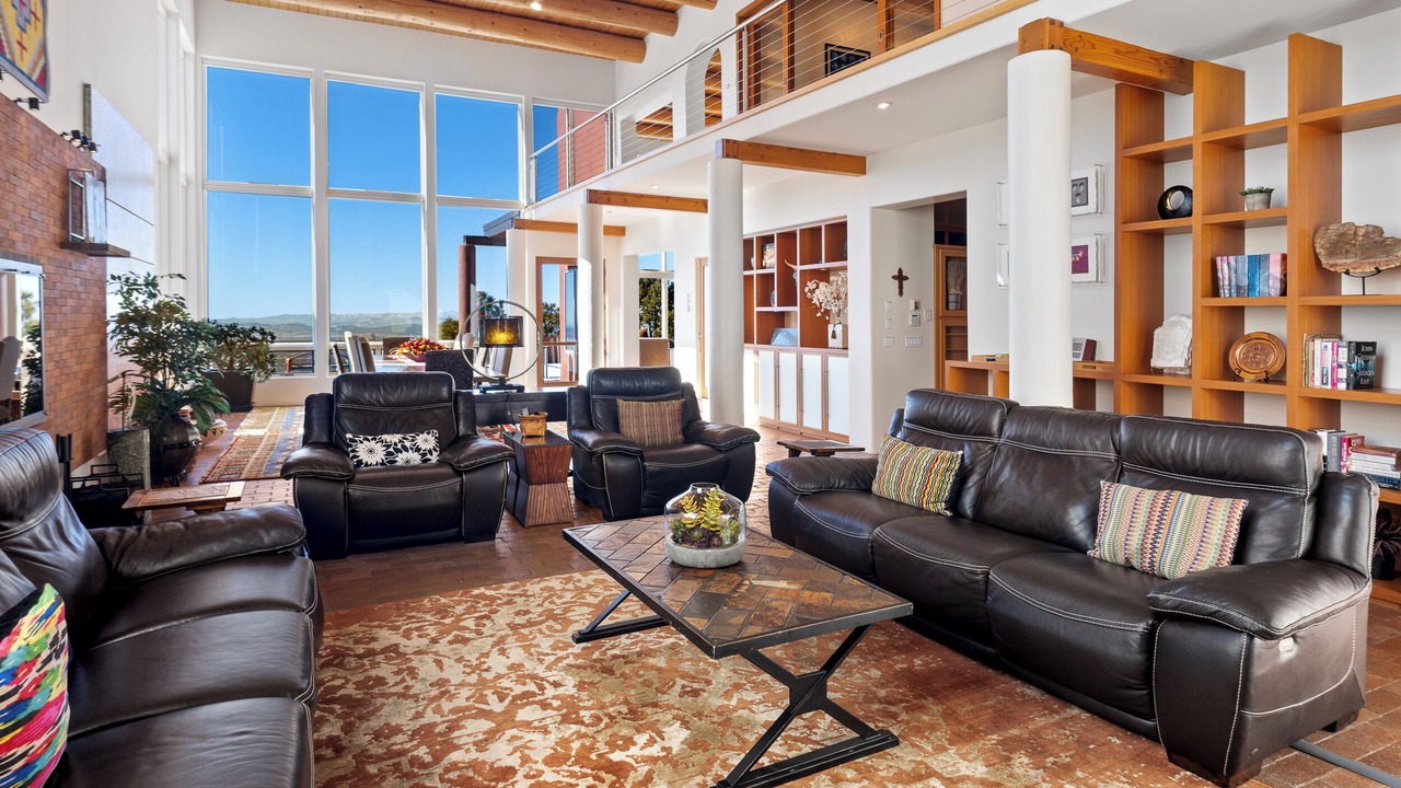 Photo of Livingroom in North Hills