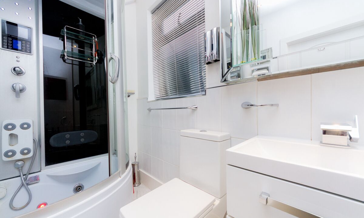 Photo of Bathroom in Graveney