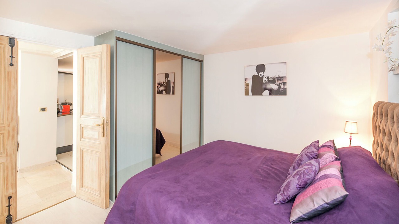 Photo of Bedroom in 8th Arrondissement